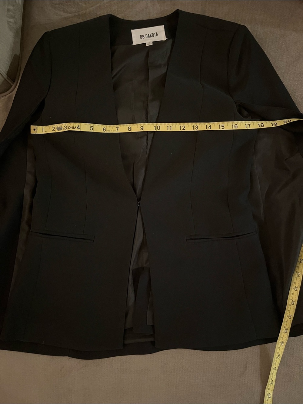 BB Dakota Black Cape Blazer - Picture 3 of 5